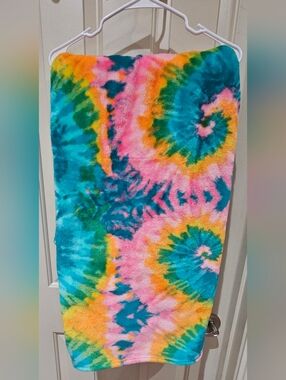Betsey Johnson Vibrant Tie-Dye Plush Throw Blanket - Multi